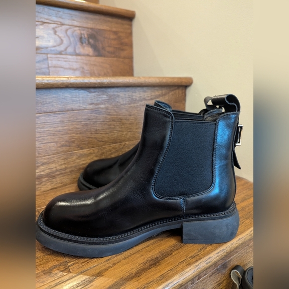 Black Spade Chelsea Boots With Gold Hardware Sz 6.5 /235 Vegan Leather - Picture 13 of 14